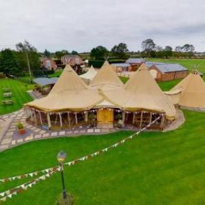 Hotels near Mattioli Arena Leicester - Bridge House Barn