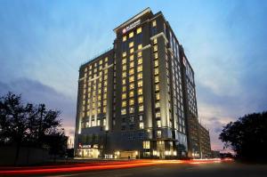Blossom Hotel Houston, Curio Collection by Hilton hotel near NRG Center