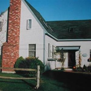 Hotels near Fort Adams State Park - Gardenview Bed and Breakfast 