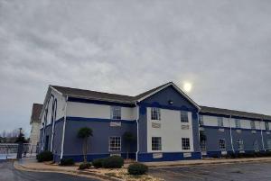 Days Inn & Suites by Wyndham Huntsville, Huntsville