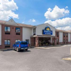 Days Inn & Suites by Wyndham Cambridge