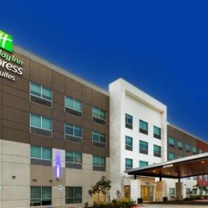 Holiday Inn Express and Suites Stafford NW - Sugar Land