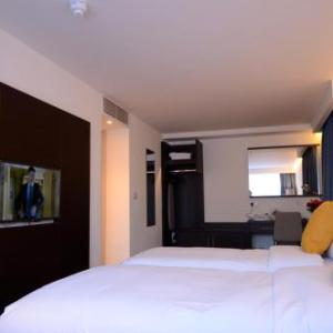 Hotels near The Watershed London - Pelican London Hotel And Residence