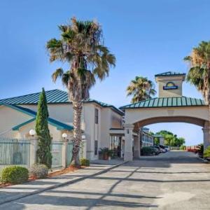 Days Inn & Suites by Wyndham Houston North/Spring