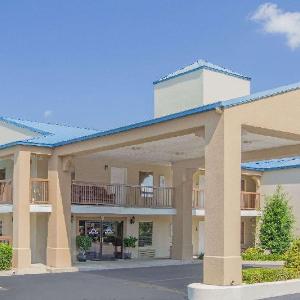 Days Inn & Suites by Wyndham Pine Bluff