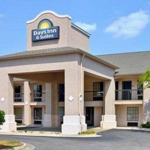 Days Inn & Suites by Wyndham Fort Valley