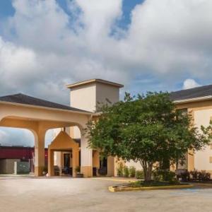 Days Inn & Suites by Wyndham New Iberia