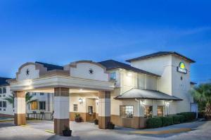 Days Inn by Wyndham Arlington, Arlington