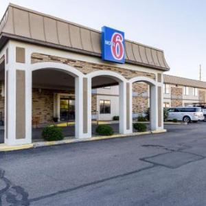 Clark State Performing Arts Center Hotels - Motel 6-Springfield OH