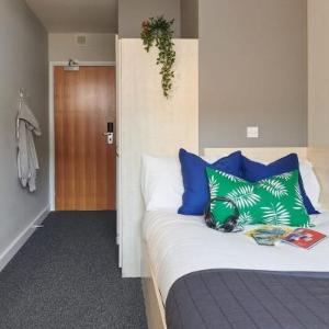 Relax by MPH - 6 Ensuite Rooms Private Family Flat