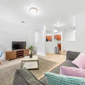 Viagem Modern 2BR with Gym & Pool
