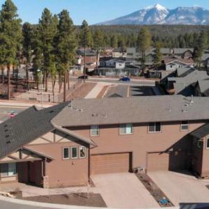 Tranquil Townhome about 3 Mi to Downtown and NAU!