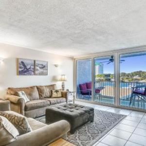 Cute 2 bedroom overlooking Harbor and Tennis Courts condo