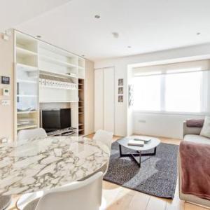 Elegant 2 Bed 2 Bath apt sleeps 6 in Baker St