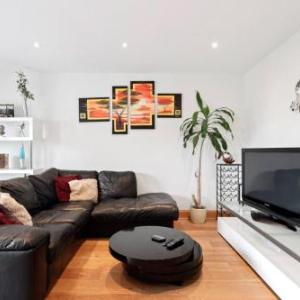 Modern 2 Bedroom Penthouse in Old Street