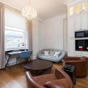 Elegant 2 bed in West Kensington- 7 Mins to Tube