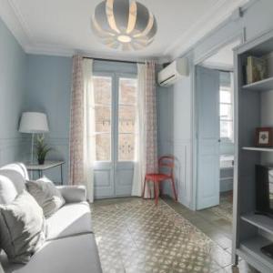 Artistic 3 Bedroom flat with Balcony in Gracia