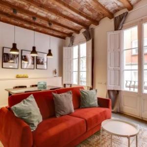 Welcoming 2 Bed with balcony in Gracia