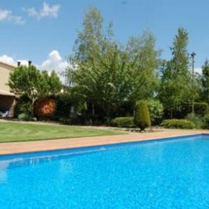 Villa in Lladurs Sleeps 4 with Pool