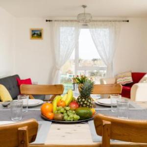 Picturesque Addenbrookes Apartment with Parking & Terrace & Sleeps 6