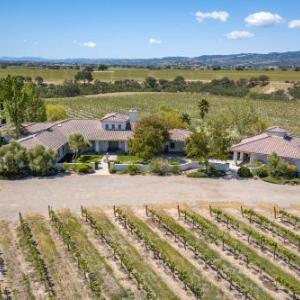 Spacious Retreat on 40-acre Vineyard - Guest House home