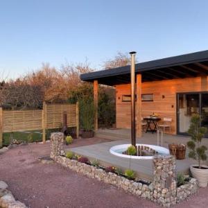 Peaceful Bothy retreat with wood fired hot tub