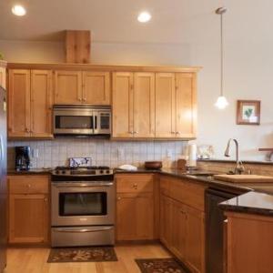 River Scene - Great Views! 30 day minimum required home