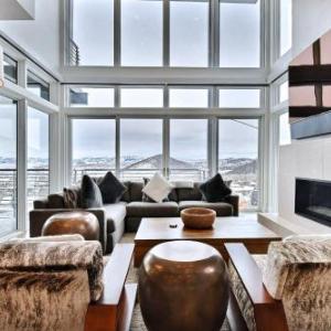 Right at Base of Slopes - Elegant 5 Bedroom Residence townhouse