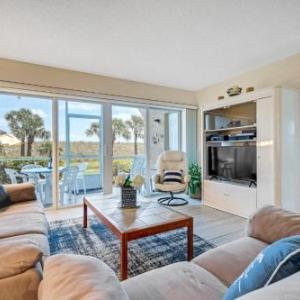 Perfect Oceanside 2 Bedroom Condo - Private Beach 4 Heated Pools & 9 Hole Golf Course! condo