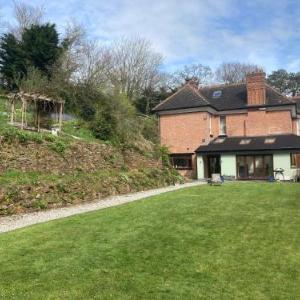 Stunning 4-Bed House in Devon 10 mins from Beach