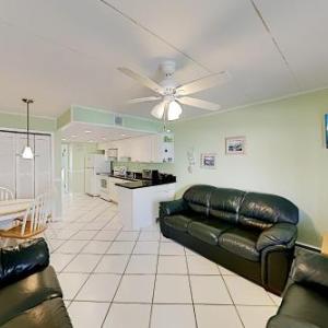 Lovely Condo at Beach House - Walkable Locale condo