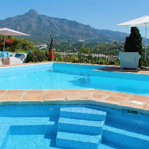 Romantic Puerto Banus Villa Sea Mountain Views