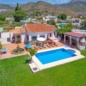 Villa Altavista with Mountain View Pool Wi-fi Ac Pool Terrace Garden