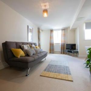 Cozy 2-Bed Apartment in Central Ashford