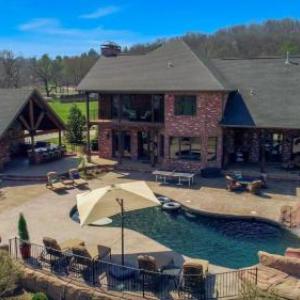 Apple Blossom Estate - LARGE POOL - Luxury Entertainment Space! - SLEEPS 22