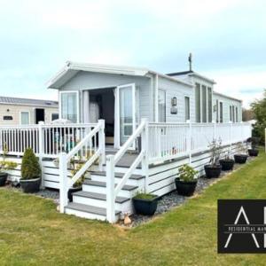 Luxury 3 bed mobile home on the sea