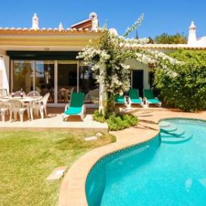 Salgados Villa Sleeps 7 with Pool Air Con and WiFi