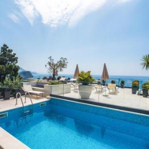 Komosevina Villa Sleeps 6 with Pool and Air Con