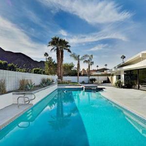 Stunning All-Suite Haven - Pool Spa & Fireplaces home