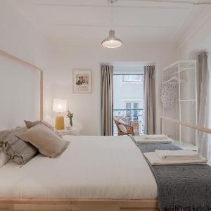 Sunny Bairro Alto / Chiado Apt by TimeCooler