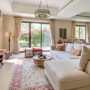 Grandiose 3BR Villa with Maid's Room in Reem!