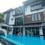 Hibiscus Urban Villa(Pool with water slide)20 pax  Kuala Lumpur