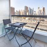 Spacious 1BR Apartment in JLT - Sleeps 4