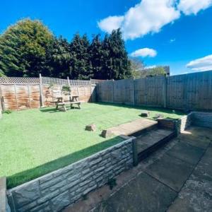 5-Bed 5-Ensuite Coventry Walsgrave M6 M69