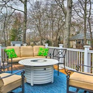 Cape Cod Retreat with Deck - 2 Mi to Beaches!