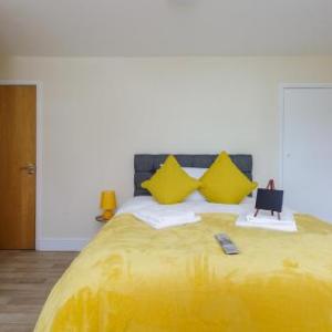 St Mary's Modern Central Huge Studio Apartments