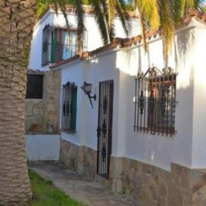 House - 4 Bedrooms with Pool - 08130