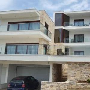 Arte Luxury Pool Apartmets