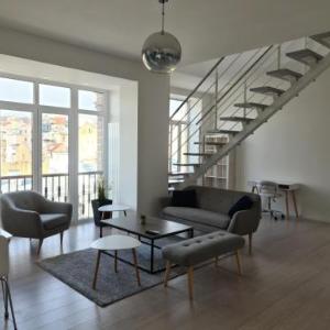 Spacious modern city center duplex