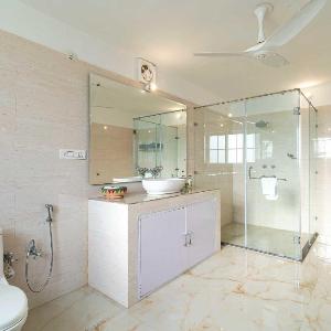 StayVista at Brickwood Hill with Outdoor Infinity Pool & Jacuzzi